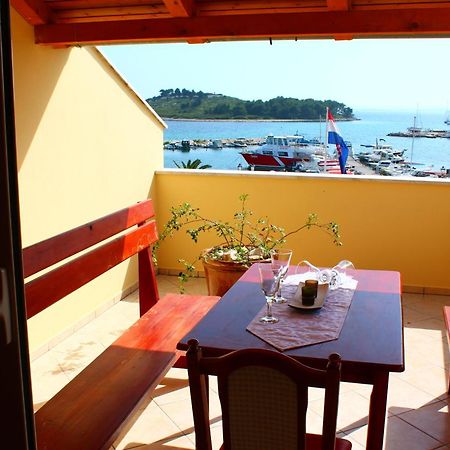 Buco Seafront Apartments & Fastfood Pakostane Exterior photo
