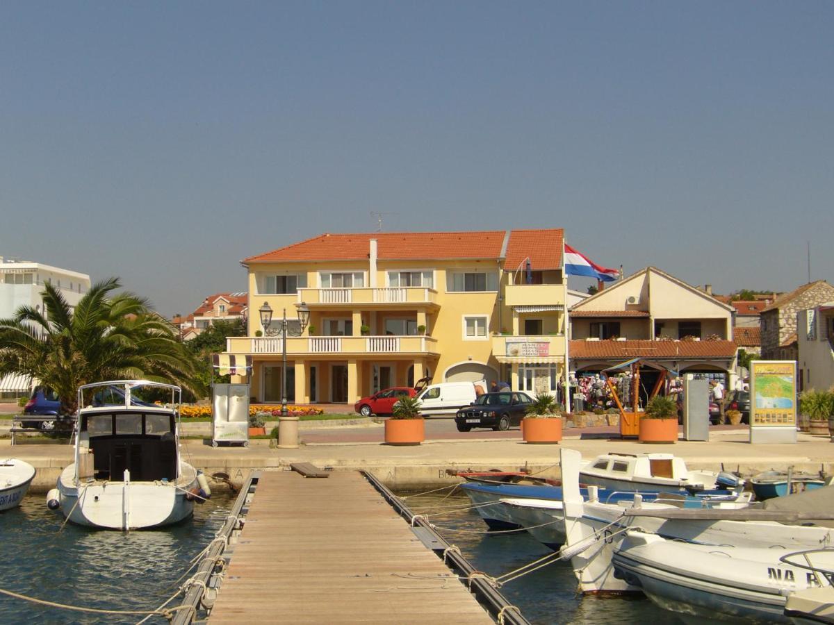 Buco Seafront Apartments & Fastfood Pakostane Exterior photo
