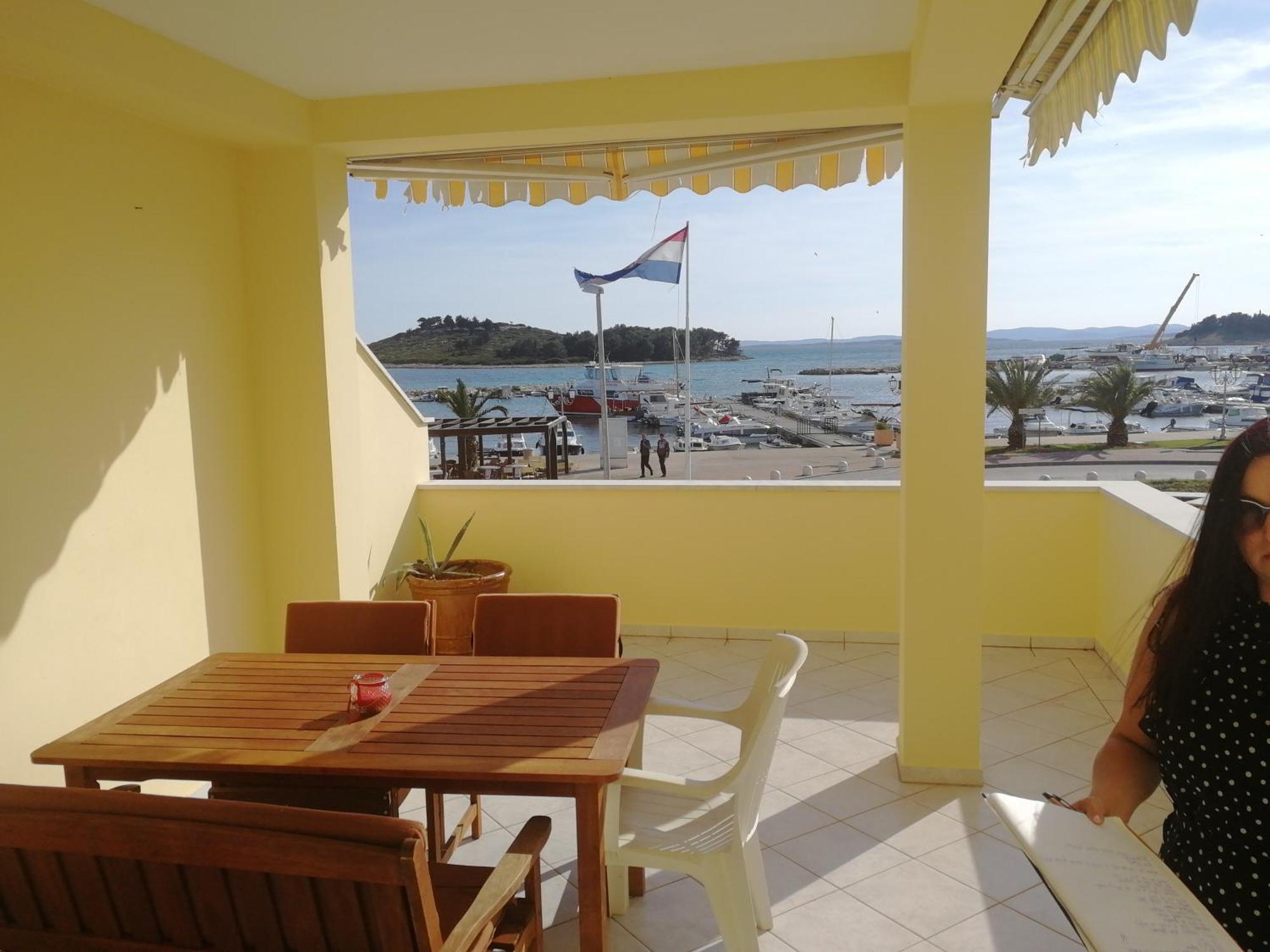 Buco Seafront Apartments & Fastfood Pakostane Exterior photo