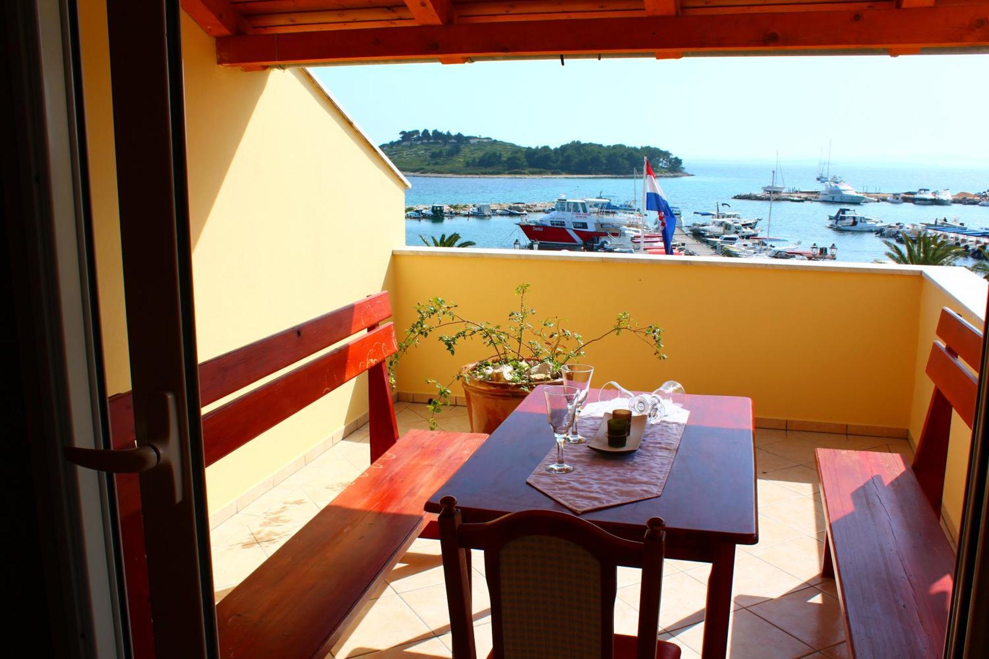 Buco Seafront Apartments & Fastfood Pakostane Exterior photo
